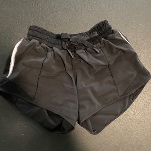 lululemon hotty hot short 2.5 inch